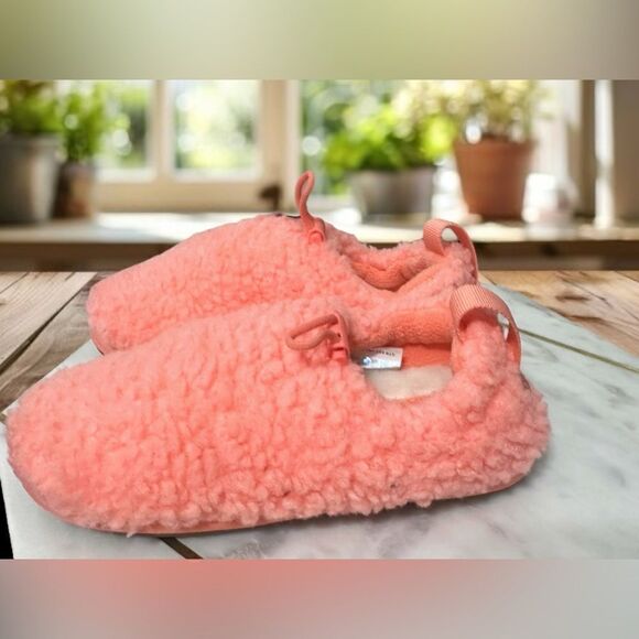 🔥 UGG Plushy Slippers Shearling Slip On Loafers Kids Size 2 EU 33.5 - Picture 2 of 12